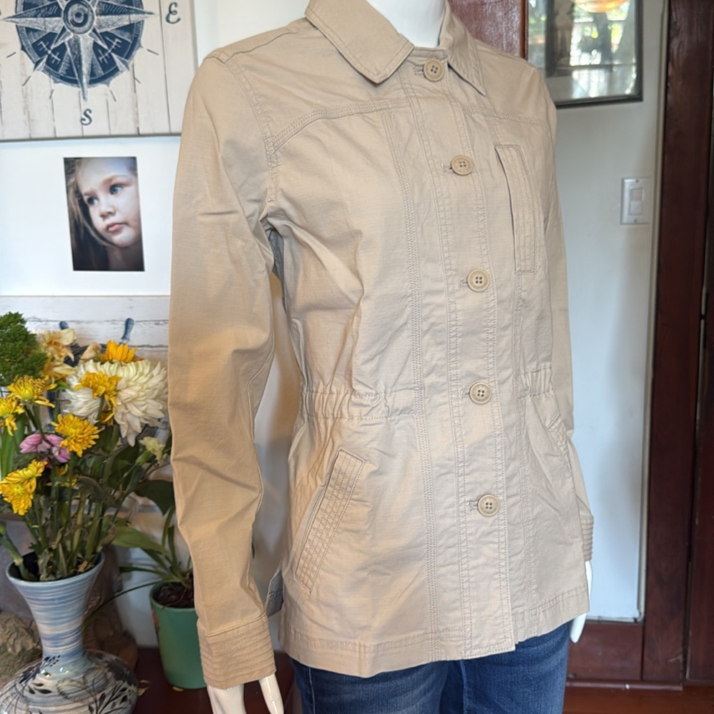 NWT Eddie Bauer size small Tan Women's Jacket